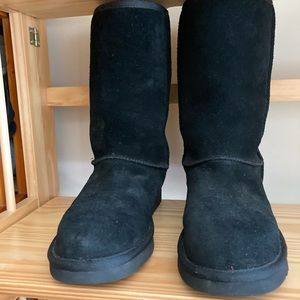 Woman’s 10” Koolabarra boots by UGG size 10